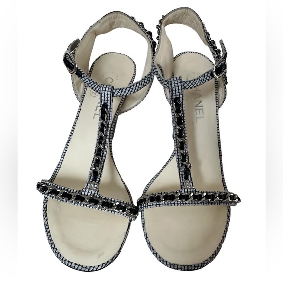 Chanel logo chain link block heel T strap sandals - Picture 13 of 13
